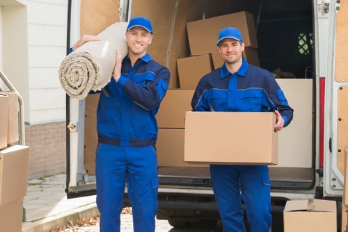 Man with van service in Elephant and Castle supporting a smooth local move
