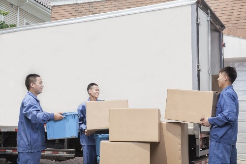 Man and van support for residential and commercial customers in Elephant and Castle