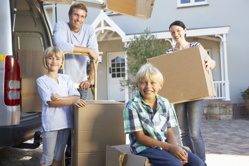 Local moving team handling access and loading in Elephant and Castle